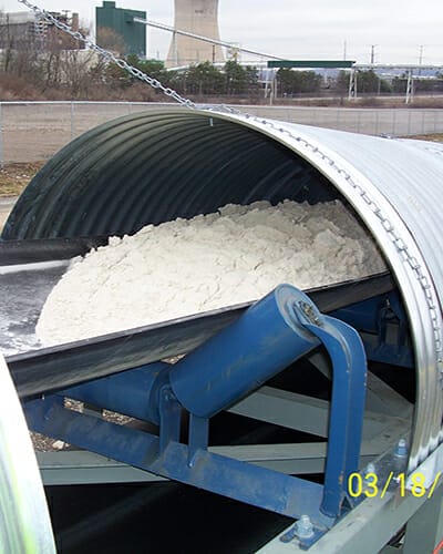 Belt conveyor for bulk material handling